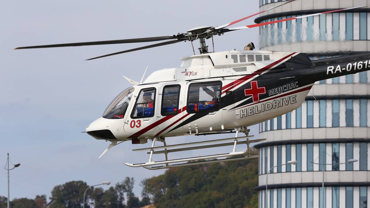 Anschließend wird der Sohn von Rallye-Legende Carlos Sainz mit einem Helikopter zunächst ins Medial Center an der Strecke und anschließend in eine Klinik geflogen. Zweit Stunden später teilt das Team Toro Rosso mit: "Carlos ist bei vollem Bewusstsein und konnte mit dem Bergungspersonal sprechen."