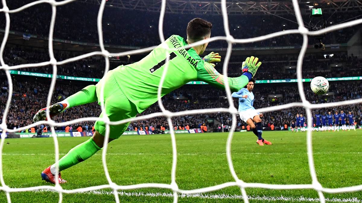 Immerhin scheint sich der Krampf gelöst zu haben, denn bei Leroys Sane ist Kepa zur Stelle...