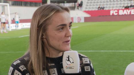 Im SPORT1-Interview spricht Mittelfeldmotor Georgia Stanway über den Wechsel von Lena Oberdorf vom VfL Wolfsburg zum FC Bayern. Expertin Imke Wübbenhorst sieht eine Wachablösung.