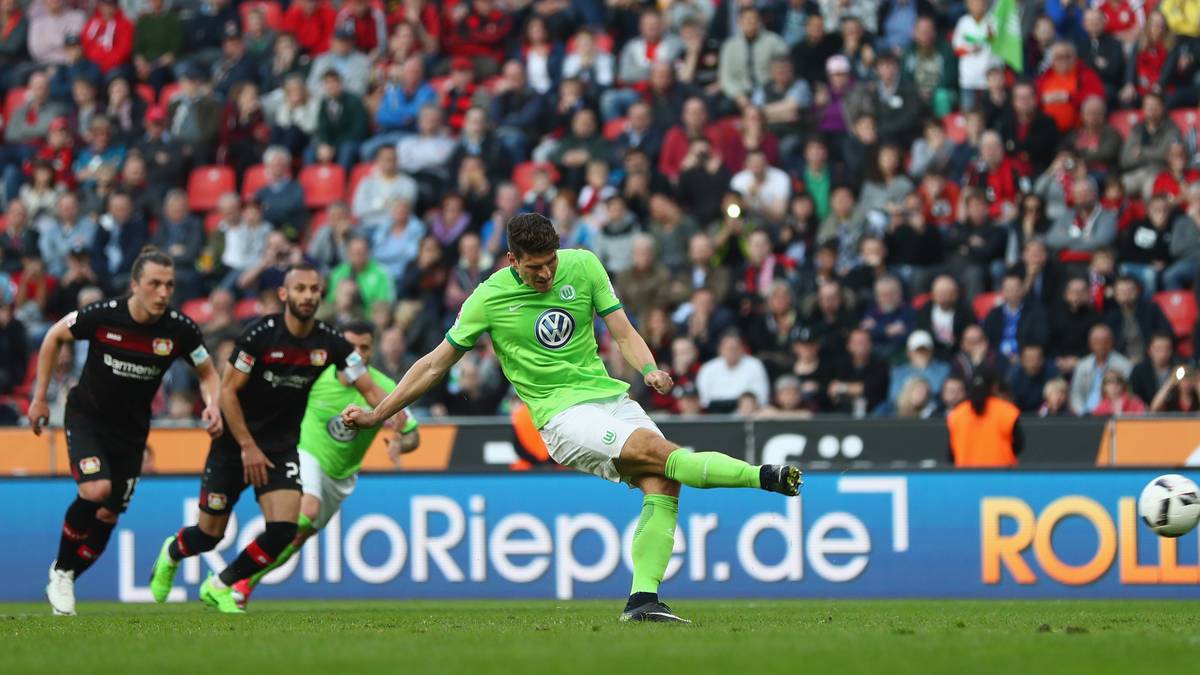Die Wolfsburger Lebensversicherung macht den Wahnsinn komplett. Binnen sieben Minuten dreht Gomez das Spiel im Alleingang. Diesmal verwandelt er einen Strafstoß souverän