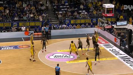 Alba Berlin gewinnt am Sonntag gegen die Löwen Braunschweig im eigenen Wohnzimmer. Für den Vizemeister ist es erst zweite Sieg im fünften Ligaspiel. 