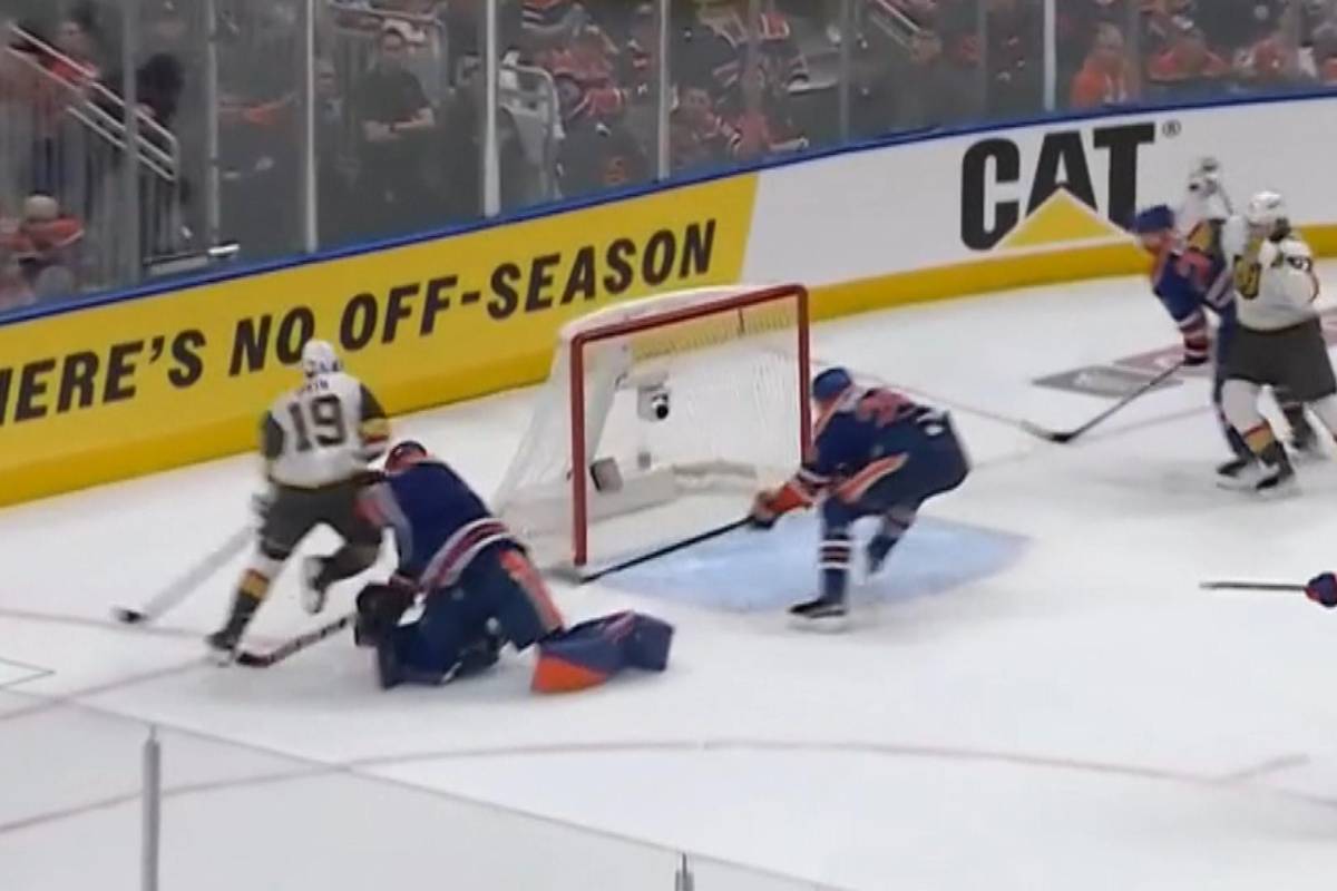 Dramatisches Ende im dritten Play-Off-Spiel zwischen den Edmonton Oilers und den Vegas Golden Knights. Eine halbe Sekunde vor Schluss fälscht Leon Draisaitl den Puck ins eigene Tor ab und besiegelt damit die Oilers-Niederlage.