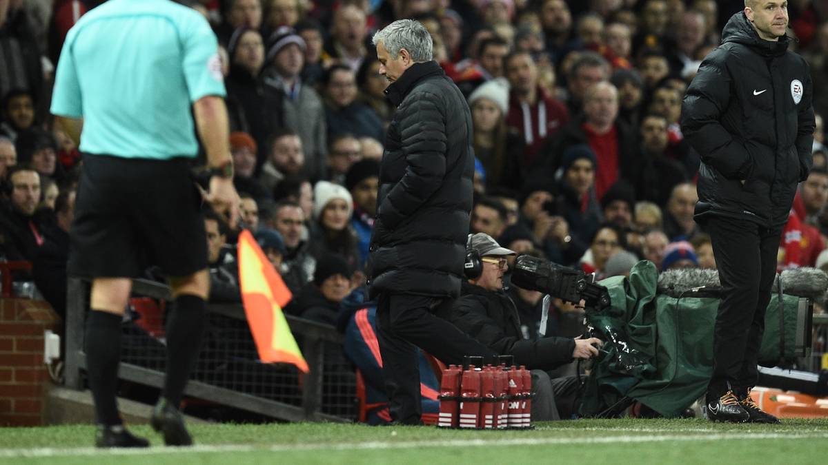 JOSE MOURINHO: Der Trainer von Manchester United ist bekanntlich kein Kind von Traurigkeit. Eine Tirade gegen den Vierten Offiziellen brachte ihm im Herbst 2016 gegen West Ham seinen zwölften (!) Tribünenverweis ein