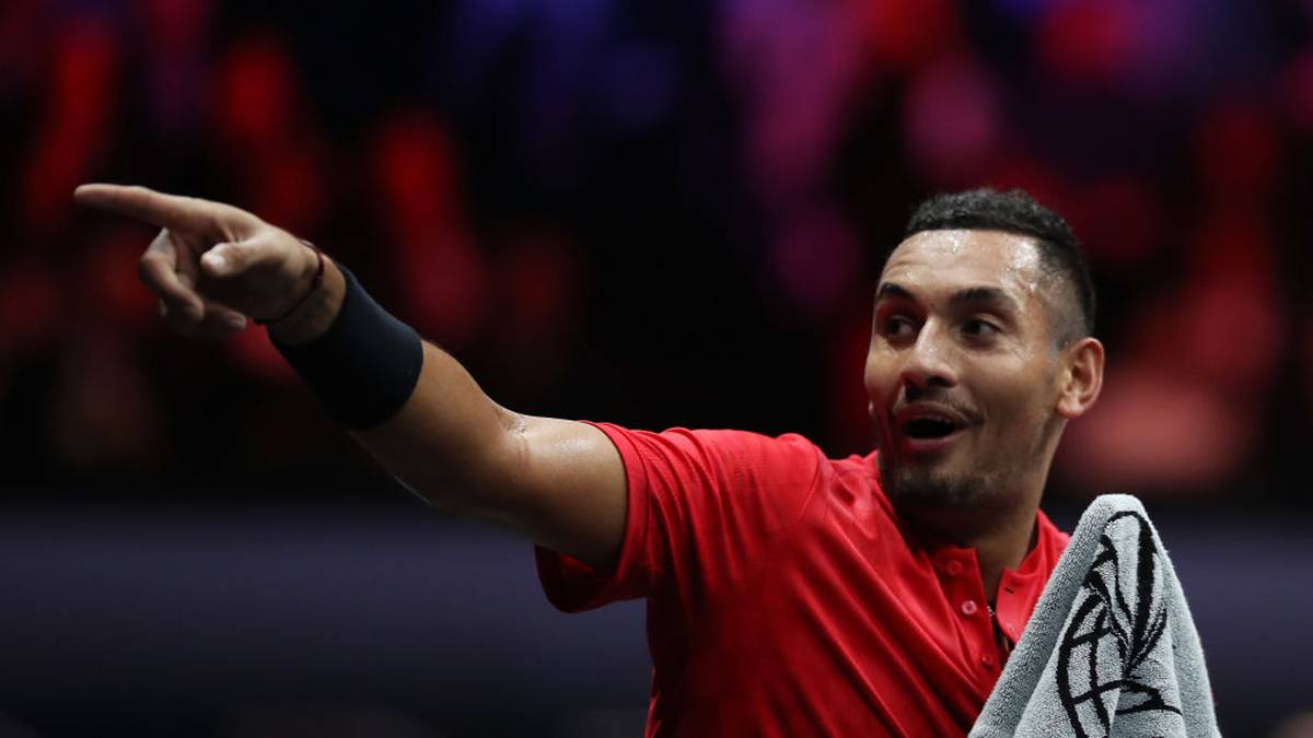 Beim Laver Cup 2019 kam wieder der Bad Boy zum Vorschein: Unkonzentriert beginnt er seinen zweiten Satz gegen Roger Federer. Beim 1:2 verrät er auf dem Weg zur Bank seinen Teamkollegen den Grund dafür: "Ich sah eine heiße Frau im Publikum. Ich bin absolut ehrlich, ich würde sie heiraten. Sofort." Seine Teamkollegen fanden seine Begründung amüsant