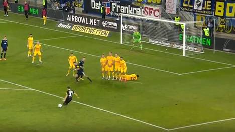 Mit 5:0 setzte sich der 1. FC Saarbrücken am Mittwochabend gegen Bayreuth durch. In einer unterhaltsamen Partie mussten gleich zwei Spieler vorzeitig zum Duschen.