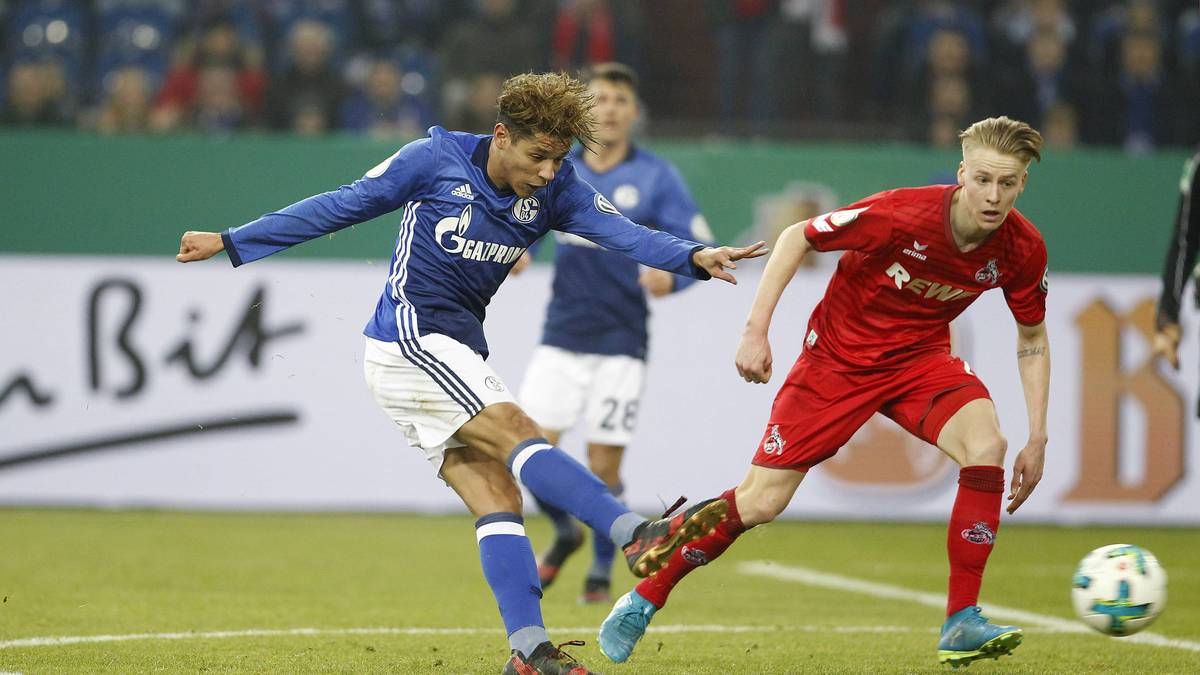 Harit hat die Chance zum 1:0, doch Schalkes Offensivtalent überwindet Horn nicht