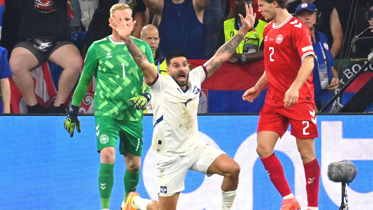 Aleksandar Mitrovic fordert vehement einen Elfmeter