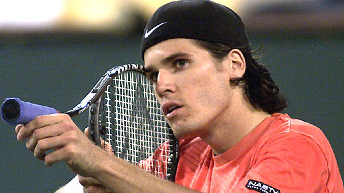 Haas muss aber auch viele Rückschläge verkraften. Wenn es mal nicht so gut läuft, kann er auf dem Platz zur Furie werden und packt auch schon mal gerne das Tennis-Gewehr aus