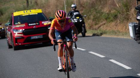 Mit einer beeindruckenden Einzelleistung fuhr Ricarda Bauernfeind auf der fünften Etappe der Tour de France Femmes 2023 zum Sieg