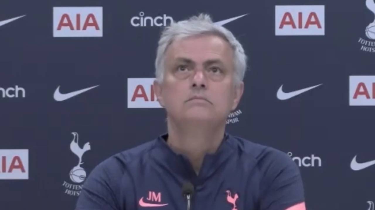 José Mourinho unterbricht PK und gedenkt Prinz Philip