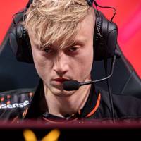 Martin „Rekkles“ Larsson wird im kommenden Jahr offenbar in Korea League of Legends spielen. Der ehemalige Fnatic- und G2-Spieler soll sich mit dem frisch gebackenen Weltmeister T1 einig sein.
