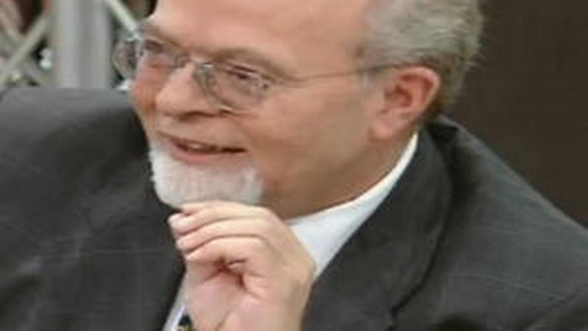 Robert Wieschemann (damaliger Aufsichtsratsvorsitzende des 1. FC Kaiserslautern): "Wir haben alle ein Defizit an Durchblick und wir sind total be..." - Rudolf Brückner: "...beschränkt, in der Überlegung, was Fußball angeht?" - Wieschemann: "Ja."