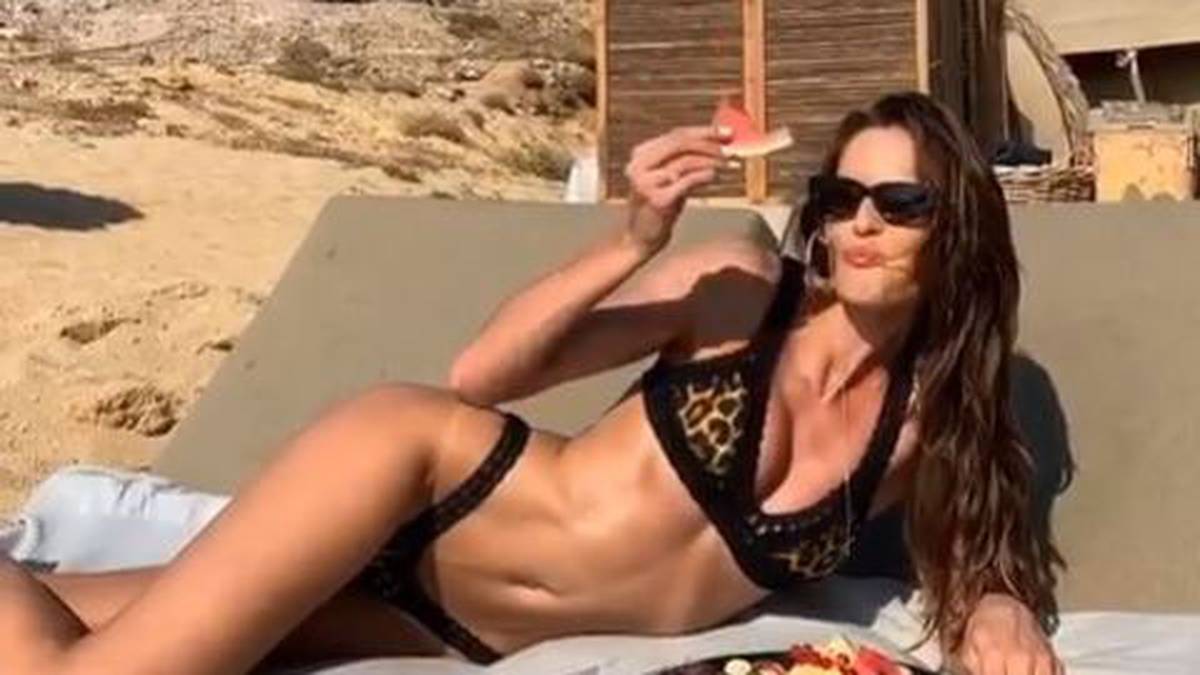 Izabel Goulart mag Obst: Trapps Liebste lässt sich die Melone munden
