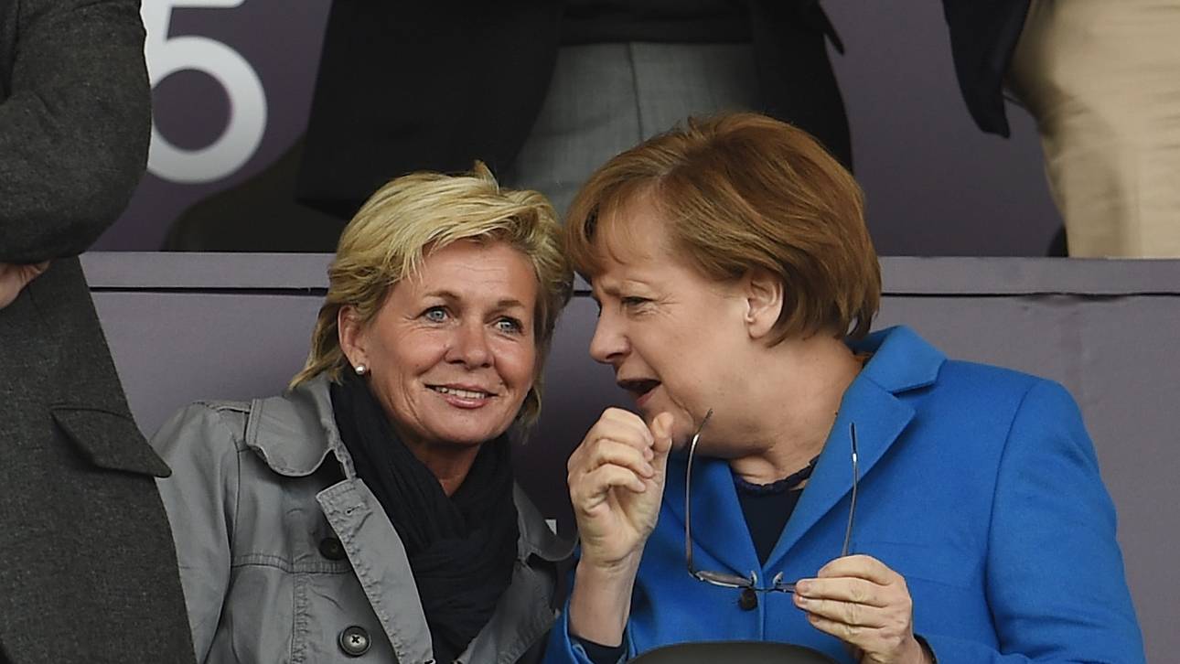 Merkel schickt SMS an DFB-Frauen
