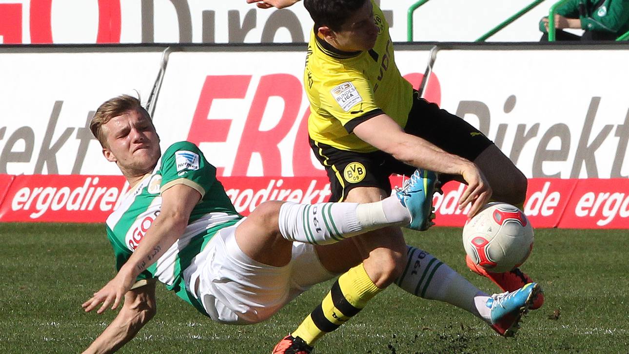FBL-GER-BUNDESLIGA-FUERTH-DORTMUND