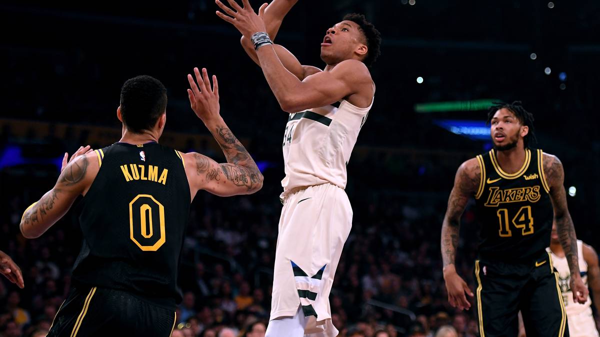PLATZ 11 - MILWAUKEE BUCKS: Als Siebter im Osten qualifizierten sich die Bucks für die Playoffs. Milwaukee ist dabei das einzige Team in den Playoffs, das mehr Punkte zugelassen als erzielt hat. Unumstrittener Star des Teams ist Giannis Antetokounmpo, Spitznamen "Greek Freak"