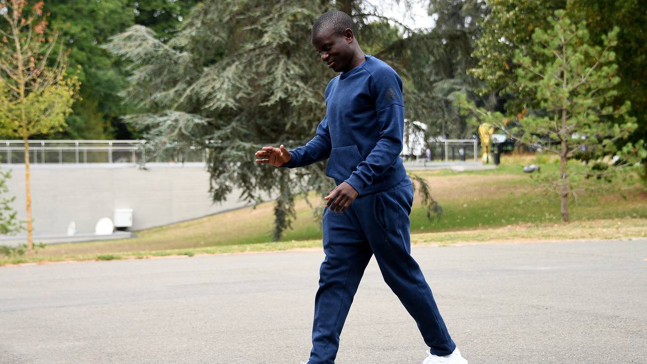 Kante zockt Playstation mit Fans