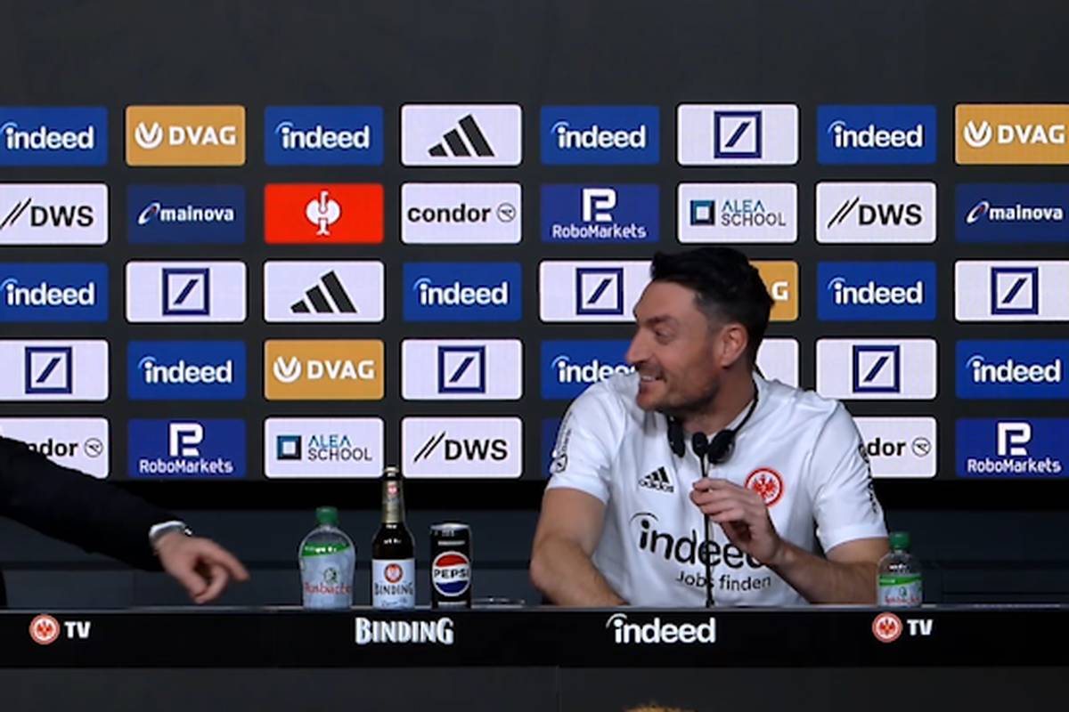 Neuer Eintracht-Coach ist da - und startet direkt kurios