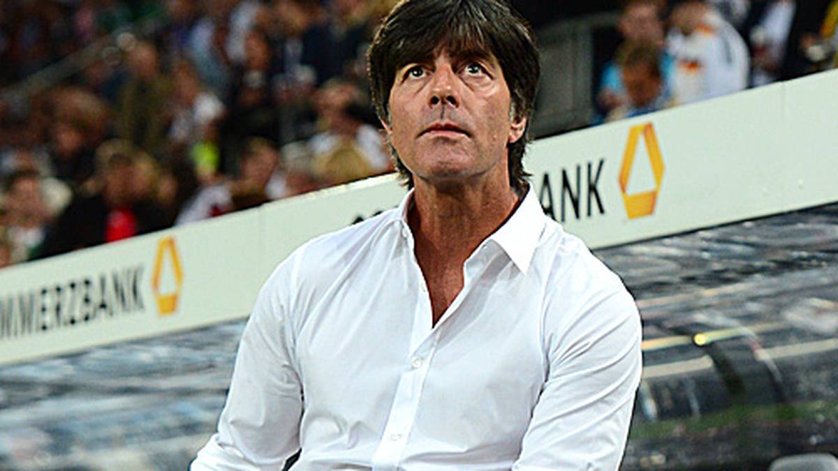 Es geht wieder los - und das als Weltmeister! Gut sieben Wochen nach dem Triumph am Zuckerhut misst sich das DFB-Team ausgerechnet gegen Finalgegner Argentinien. Warum Bundestrainer Joachim Löw da so versonnen dreinblickt?