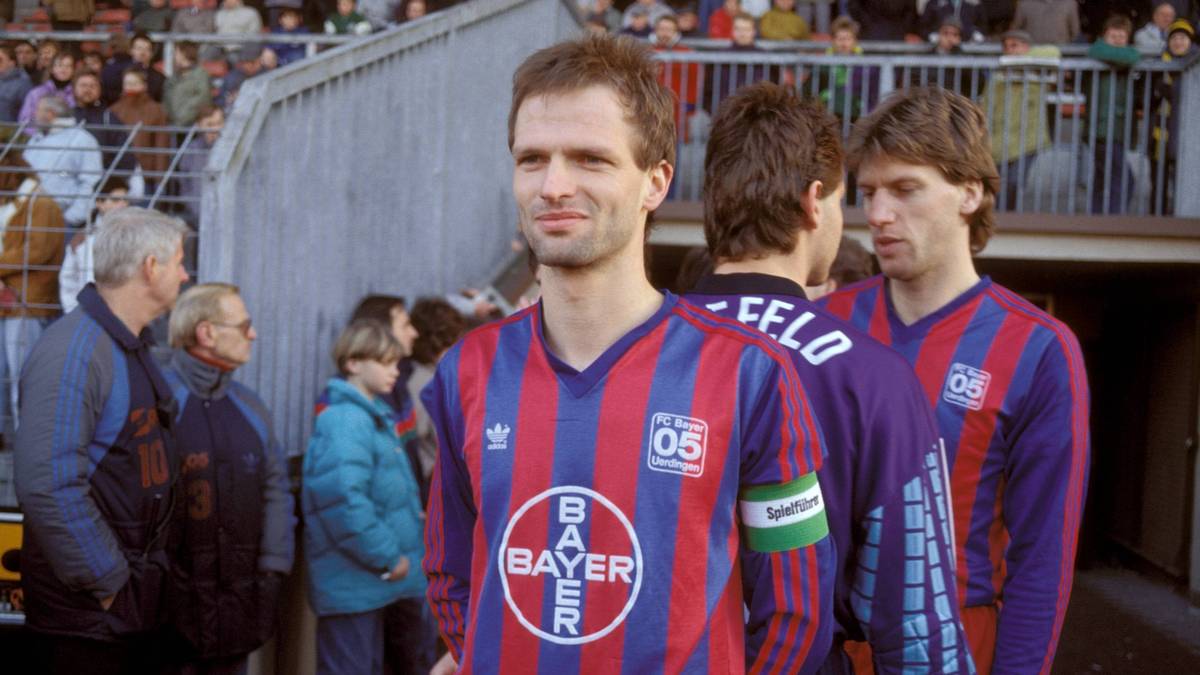 HOLGER FACH wechselte 1987 von Fortuna Düsseldorf nach Uerdingen, blieb vier Jahre, ging dann nach Gladbach. 101 Bundesliga-Spiele und 27 Tore für Bayer 05, fünf Länderspiele