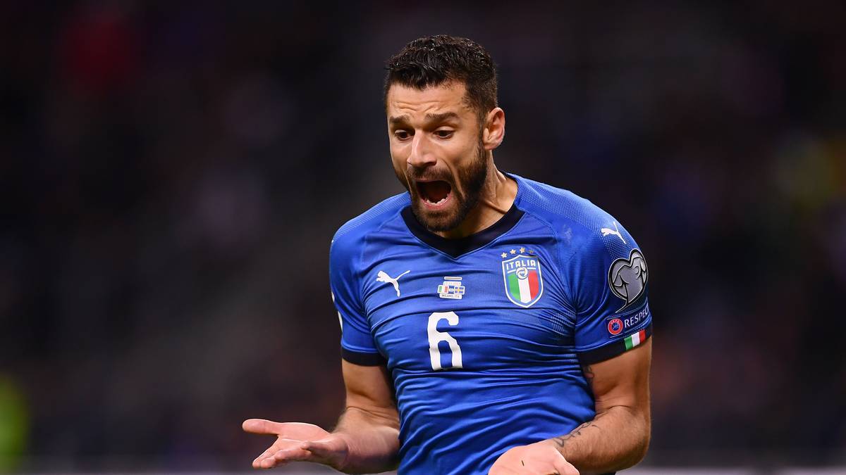 "NRC Handelsblad" (Niederlande): "Nach den Niederlanden ist noch eine große europäische Fußballnation nicht bei der WM dabei. Ein nationales Trauma ist geboren, eine Schande."