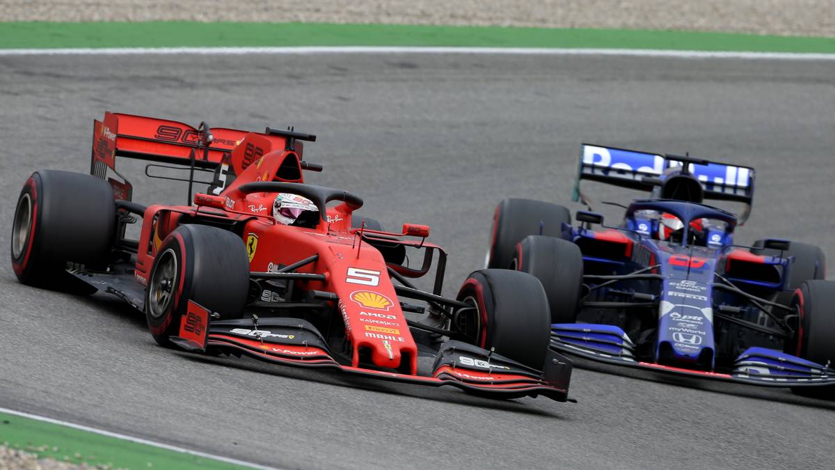 In der Manier eines vierfachen Champions holt er alles raus, was dieser verrückte Grand Prix für ihn zu bieten hat! Er bleibt ruhig und beherrscht, wo andere die Kontrolle verlieren und rausfliegen. Er nutzt die Saftey-Car-Phasen par excellence zu seinen Gunsten, setzt seine Attacken immer zum richtigen Zeitpunkt