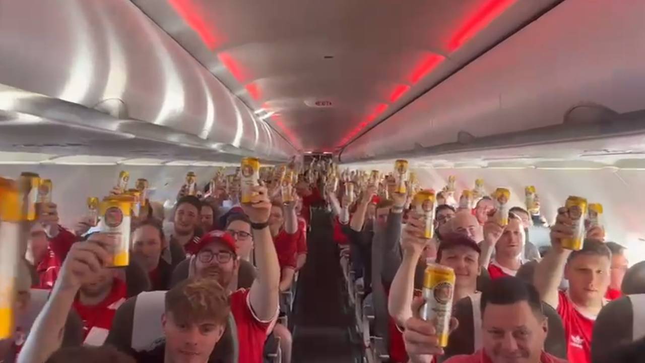 Bierdurst über den Wolken! Bayern-Fans in Partystimmung