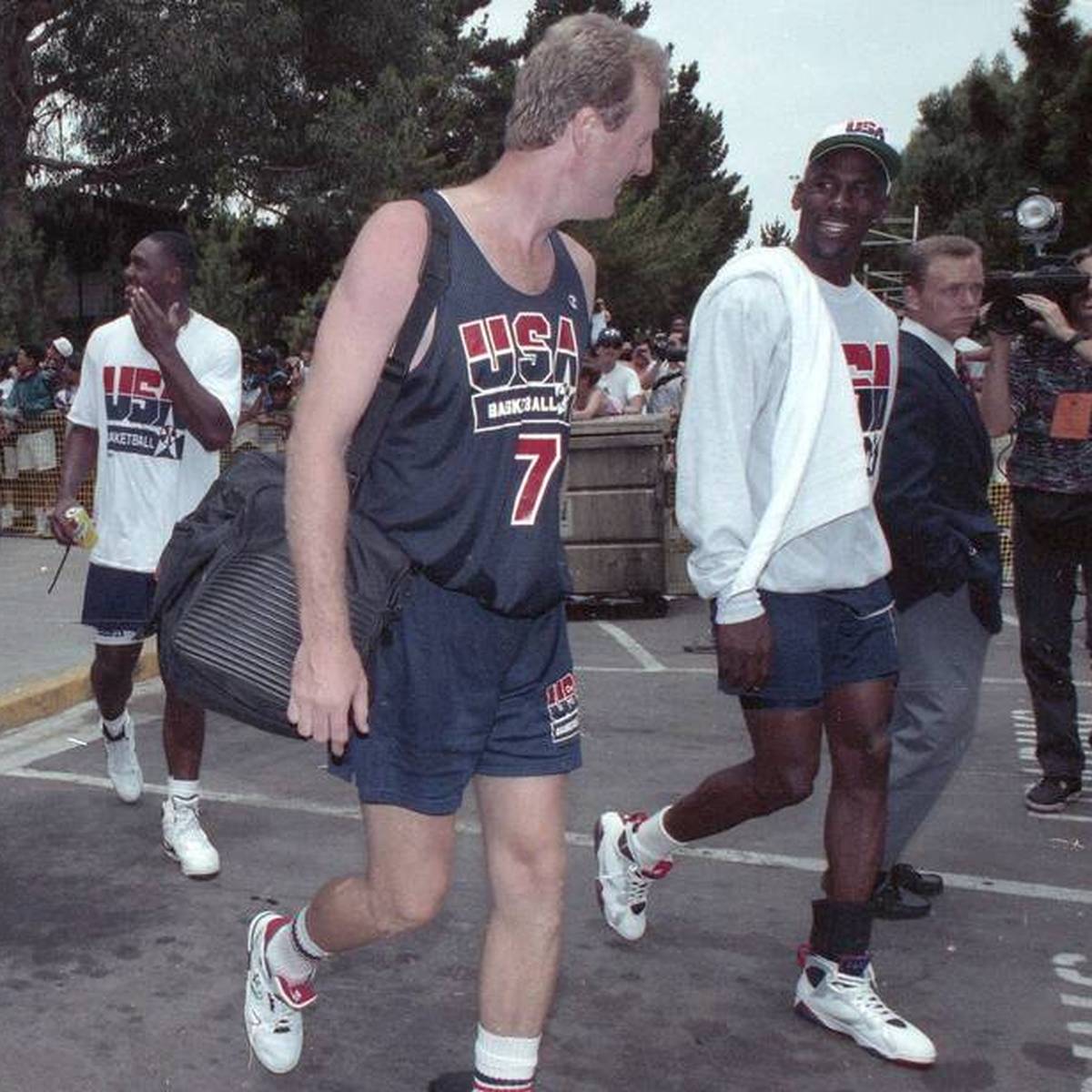 Vor 30 Jahren krönte sich das Dream Team zum Olympiasieger im Basketball. SPORT1 zeigt, was die Jordan, Magic, Bird und auch die eher vergessenen Stars von damals heute machen.