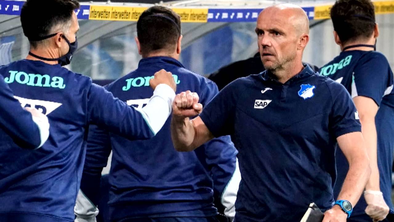 Alfred Schreuder könnte Co-Trainer beim FC Barcelona werden