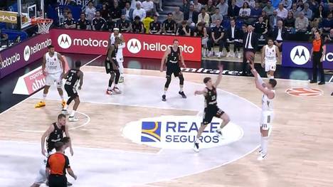 Der FC Bayern München hat im Rückspiel bei Real Madrid eine deutliche Niederlage kassiert. Nach dem Heimsieg im Oktober unterlagen die Münchner in Spaniens Hauptstadt mit 70:93.