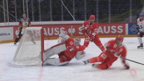 Was für eine Szene! Tobias Stephan liefert gegen die Adler Mannheim einen spektakulären Doppel-Save. Mit einer akrobatischen Einlage verhindert er das Gegentor.