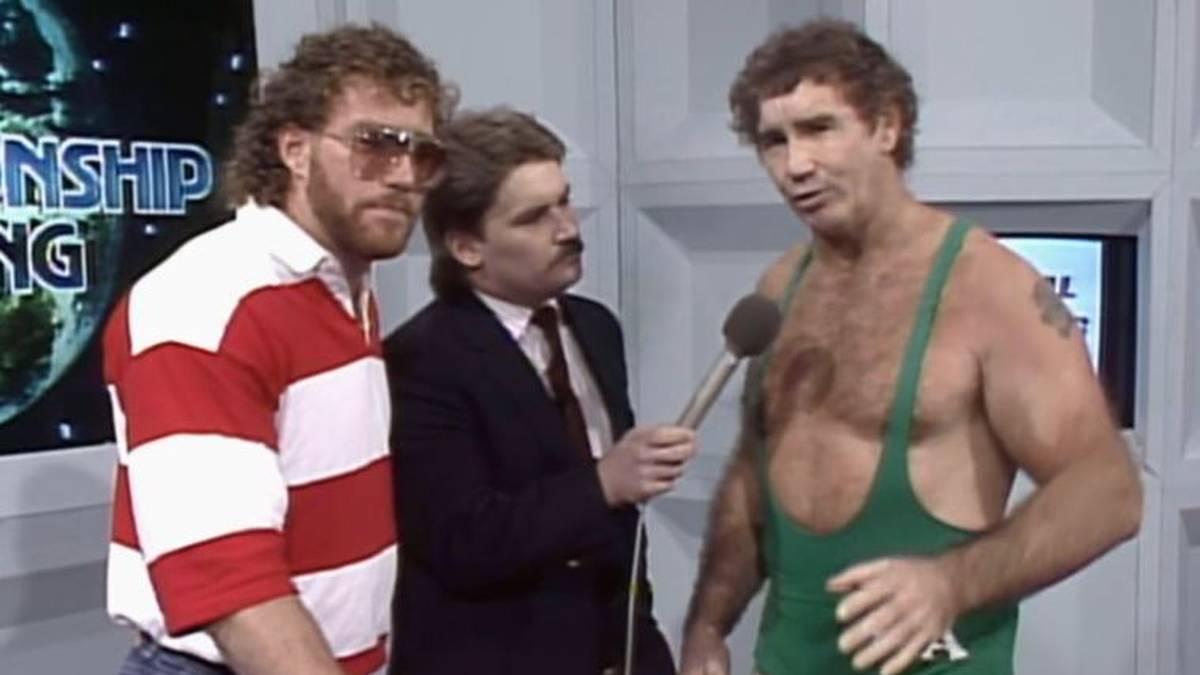 Bob Armstrong (r.) bei einem WCW-Auftritt in den Achtzigern mit Sohn Brad (l.) und Tony Schiavone