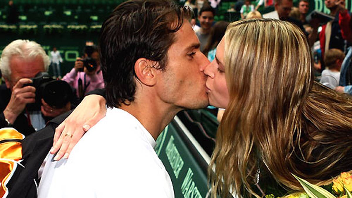 2009 ist davon aber nichts zu merken. In Halle holt er sich den Titel und erhält als Belohnung ein Küsschen von Hollywood-Schauspielerin Sara Foster