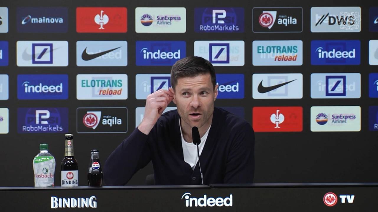 Alonso verrät: Darum hatte ich Kopfhörer auf der Tribüne an | Bayer Leverkusen