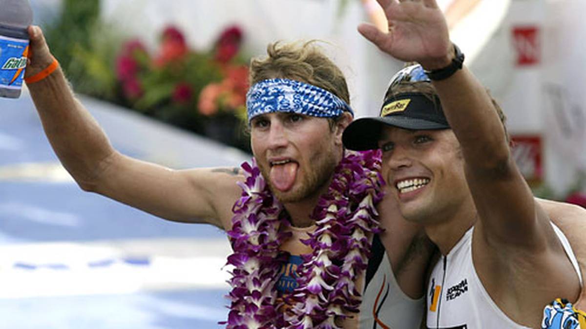 Faris Al-Sultan (l.) und Normann Stadler freuen beim Ironman 2004