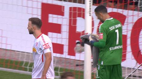 Der SSV Jahn Regensburg zieht in die zweite Runde des DFB Pokals ein. Dabei fällt die Entscheidung gegen den 1. FC Köln wie schon vor anderthalb Jahren erneut im Elfmeterschießen.