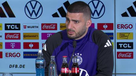 VfB-Stürmer Deniz Undav hätte auch für die Türkei spielen können. Stattdessen entschied er sich für die deutsche Nationalmannschaft, auf der Pressekonferenz erklärt er warum.