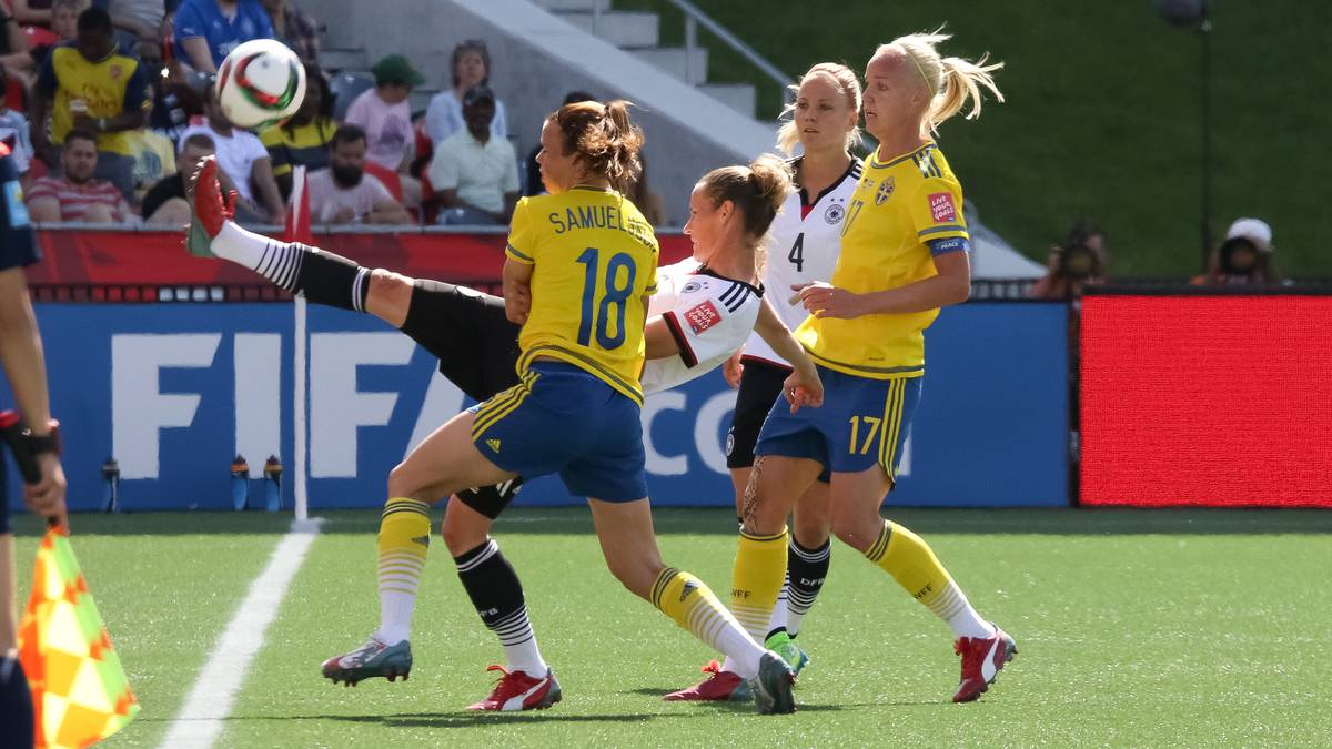 Die Truppe von Trainerin Neid zeigt sich davon aber relativ unbeeindruckt und dominiert das Geschehen munter weiter