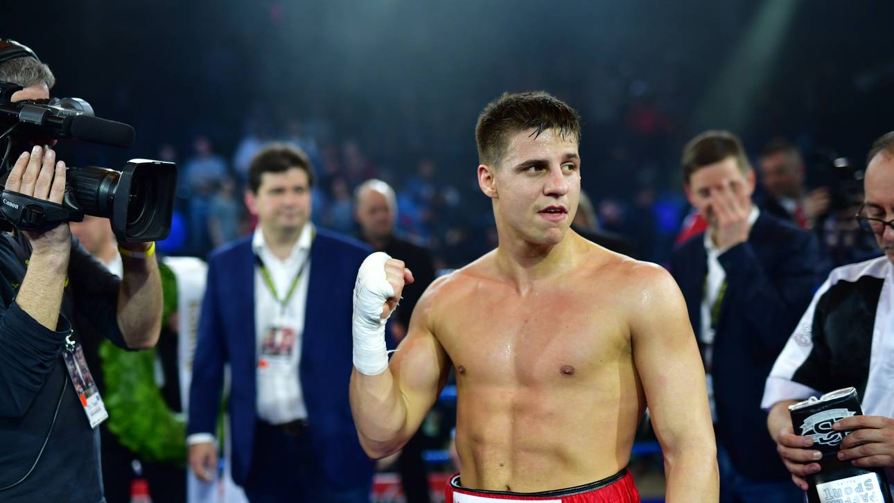 Zeuge unterschreibt bei AGON