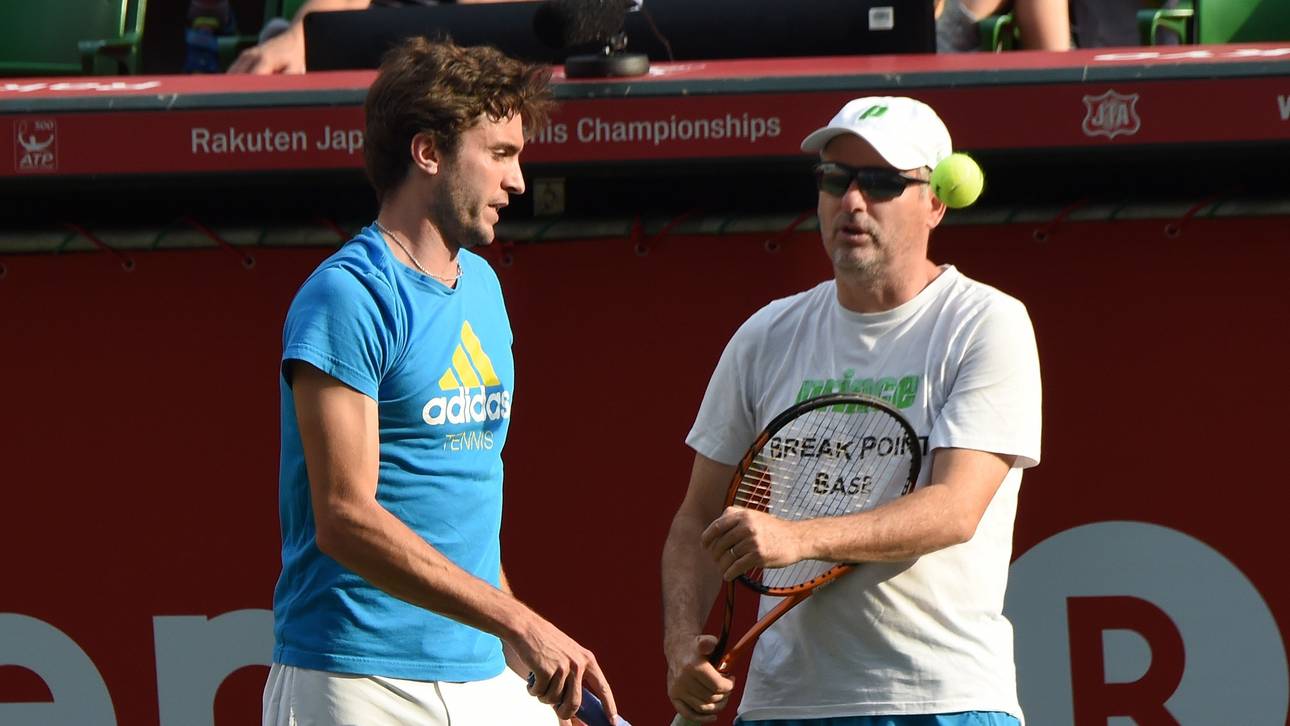 Jan de Witt (r., mit Schützling Gilles Simon) trainiert nun auch Andrea Petkovic