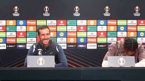 Höchste Zeit für Ralf Rangnick, sich beim SC Freiburg für die WM-Quali zu bedanken, scherzt Trainer Julian Schuster.