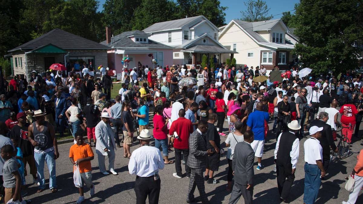 Die meisten Menschen haben sich aber in der Straße in seiner Heimatstadt Louisville versammelt, in der Ali aufgewachsen ist