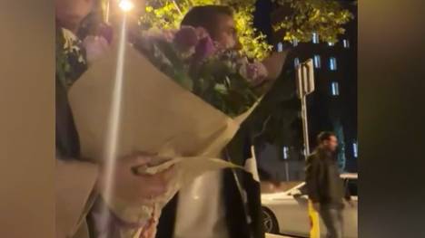 Lionel Messi sorgt in Barcelona für gleich zwei Überraschungen. Eine davon wird ganz zufällig auf Kamera festgehalten.