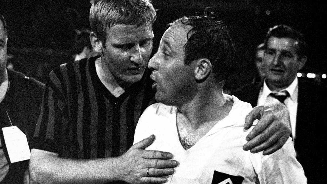 Karl Heinz Schnellinger und Uwe Seeler bei einem HSV-Milan-Duell 1968