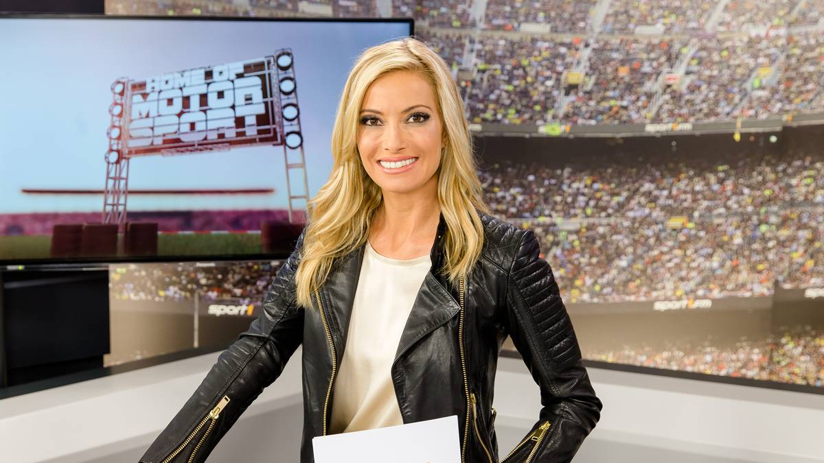 Winkhaus moderierte und berichtete unter anderem für ZDFneo, Phoenix, Goldstar TV und den MDR. In Italien arbeitete sie als Reporterin für Rai 3 gearbeitet. In Deutschland wird die 36-Jährige vor allem als Moderatorin für Sky Deutschland und Sky Italia bekannt