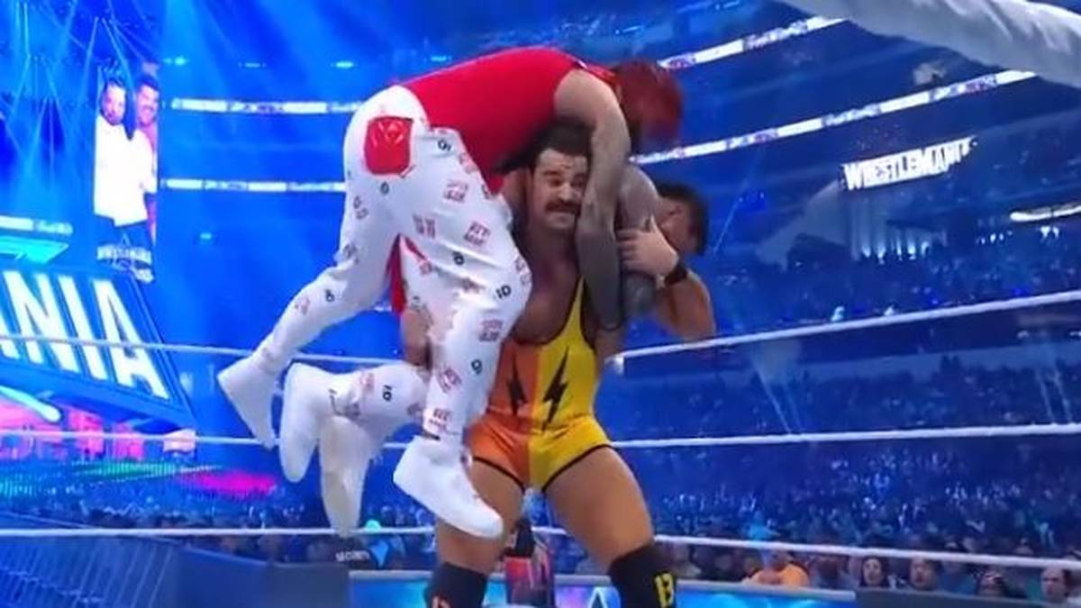 Rick Boogs verletzte sich im Opener von WWE WrestleMania 38 schwer