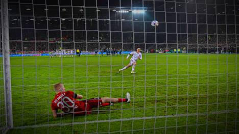 Fortuna Düsseldorf setzt sich gegen den FC St. Pauli im DFB-Pokal-Viertelfinale durch. Am Ende entscheidet ein rotzfrecher Elfmeter den packenden Krimi.