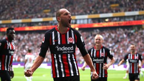 FRANKFURT AM MAIN, GERMANY - SEPTEMBER 01: Bas Dost of Frankfurt celebrates after scoring his sides first goal during the Bundesliga match between Eintracht Frankfurt and Fortuna Duesseldorf at Commerzbank-Arena on September 01, 2019 in Frankfurt am Main, Germany. (Photo by Alex Grimm/Bongarts/Getty Images)