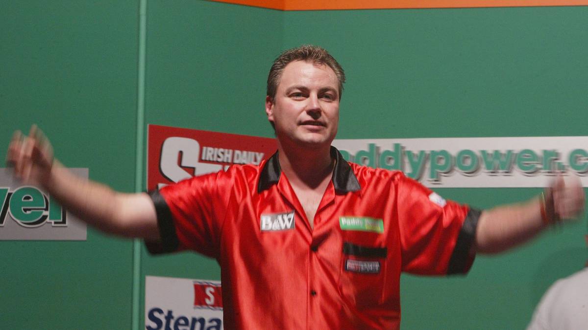 Man traut seinen Augen kaum. Im Jahr 2003 die große Überraschung: Dominator Taylor unterliegt im Finale mit 6:7 John Part, der sich für die Final-Niederlage 2001 revanchiert