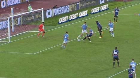 Atalanta Bergamo setzt sich im Topspiel der Serie A souverän gegen Lazio Rom durch. Der deutsche Nationalspieler Robin Gosens bringt Bergamo durch ein frühes Tor auf die Siegerstraße. 